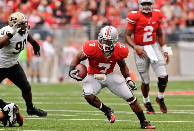 COLUMBUS, OH - OCTOBER 23:  Jordan Hall #7 of the Ohio State Buckeyes runs with the ball against the Purdue Boilermakers at Ohio Stadium on October 23, 2010 in Columbus, Ohio.  (Photo by Jamie Sabau/Getty Images)