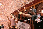 SAN FRANCISCO - NOVEMBER 03:  Edgar Renteria  of the San Francisco Giants celebrates during the Giants' vicotry parade on November 3, 2010 in San Francisco, California. Thousands of Giants fans lined the streets of San Francisco to watch the San Francisco Giants celebrate their 2010 World Series victory over the Texas Rangers.  (Photo by Justin Sullivan/Getty Images)