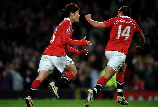 MANCHESTER, ENGLAND - NOVEMBER 06:  Ji-Sung Park of Manchester United celebrates scoring the winning goal with team mate Javier Hernandez (R) during the Barclays Premier League match between Manchester United and Wolverhampton Wanderers at Old Trafford on November 6, 2010 in Manchester, England.  (Photo by Laurence Griffiths/Getty Images)