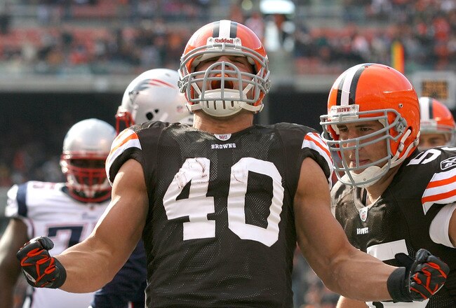 CLEVELAND - NOVEMBER 07:  Running back Peyton Hillis #40 and Alex Mack #55 of the Cleveland Browns celebrate after a touchdown against the New England Patriots at Cleveland Browns Stadium on November 7, 2010 in Cleveland, Ohio.  (Photo by Matt Sullivan/Getty Images)