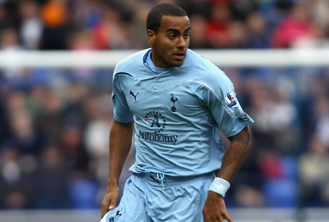 BOLTON, ENGLAND - NOVEMBER 06: Tom Huddlestone of Tottenham Hotspur in action during the Barclays Premier League match between Bolton Wanderers and Tottenham Hotspur at the Reebok Stadium on November 6, 2010 in Bolton, England.  (Photo by Clive Brunskill/Getty Images)