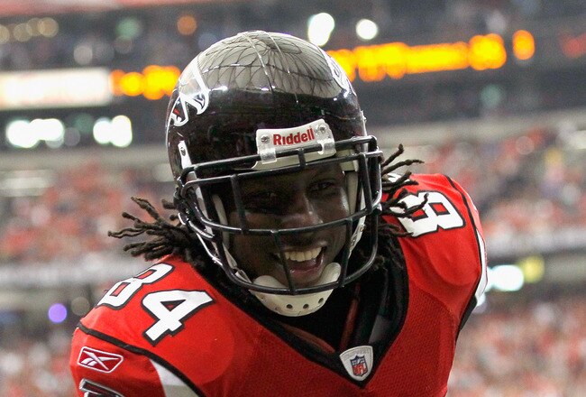 ATLANTA - OCTOBER 24:  Roddy White #84 of the Atlanta Falcons scores a touchdown against the Cincinnati Bengals at Georgia Dome on October 24, 2010 in Atlanta, Georgia.  (Photo by Kevin C. Cox/Getty Images)