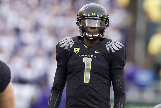 EUGENE, OR - NOVEMBER 6: Quarterback Darron Thomas #1 of the Oregon Ducks looks over the defense in the second quarter of the game against the Washington Huskies at Autzen Stadium on November 6, 2010 in Eugene, Oregon. The Ducks won the game 53-16. (Photo by Steve Dykes/Getty Images)