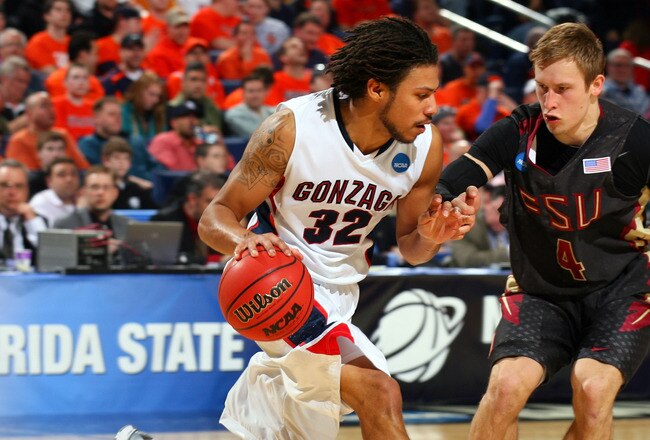 BUFFALO, NY - MARCH 19:  Steven Gray #32 of the Gonzaga Bulldogs handles the ball against Deividas Dulkys #4 of the Florida State Seminoles during the first round of the 2010 NCAA men's basketball tournament at HSBC Arena on March 19, 2010 in Buffalo, New York.  (Photo by Rick Stewart/Getty Images)