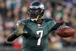 PHILADELPHIA - NOVEMBER 07:  Michael Vick #7 of the Philadelphia Eagles throws a pass against the Indianapolis Colts on November 7, 2010 at Lincoln Financial Field in Philadelphia, Pennsylvania. The Eagles defeated the Colts 26-24.  (Photo by Jim McIsaac/Getty Images)