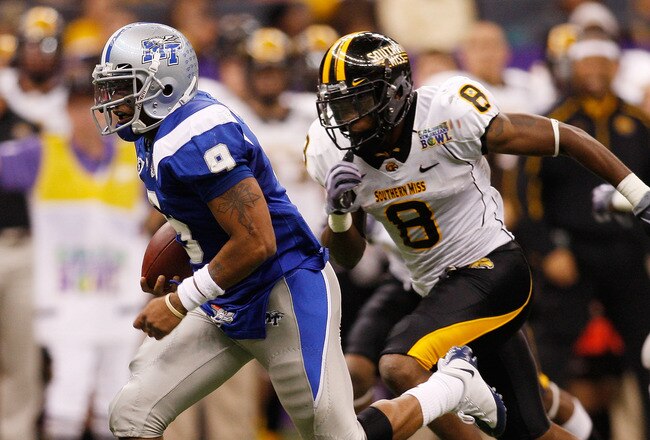 NEW ORLEANS - DECEMBER 20:  Dwight Dasher #9 of the Middle Tennessee Blue Raiders runs for a touchdown past Justin Wilson #8 of the Southern Miss Golden Eagles during the R+L Carriers New Orleans Bowl at the Louisiana Superdome on December 20, 2009 in New Orleans, Louisiana.  The Blue Raiders defeated the Eagles 42-32.  (Photo by Chris Graythen/Getty Images)