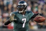 PHILADELPHIA - NOVEMBER 07:  Michael Vick #7 of the Philadelphia Eagles throws a pass against the Indianapolis Colts on November 7, 2010 at Lincoln Financial Field in Philadelphia, Pennsylvania. The Eagles defeated the Colts 26-24.  (Photo by Jim McIsaac/Getty Images)