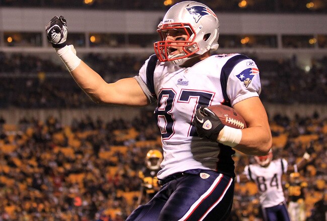 PITTSBURGH - NOVEMBER 14:  Rob Gronkowski #87 of the New England Patriots celebrates scoring a touchdown against the Pittsburgh Steelers on November 14, 2010 at Heinz Field in Pittsburgh, Pennsylvania.  (Photo by Chris McGrath/Getty Images)