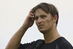 KINGSTON, JAMAICA - APRIL 23:  Shane Bond of New Zealandlooks on during a training session ahead of the ICC Cricket World Cup Semi Final between Sri Lanka and New Zealand at Sabina Park on April 23, 2007 in Kingston, Jamaica.  (Photo by Tom Shaw/Getty Images)