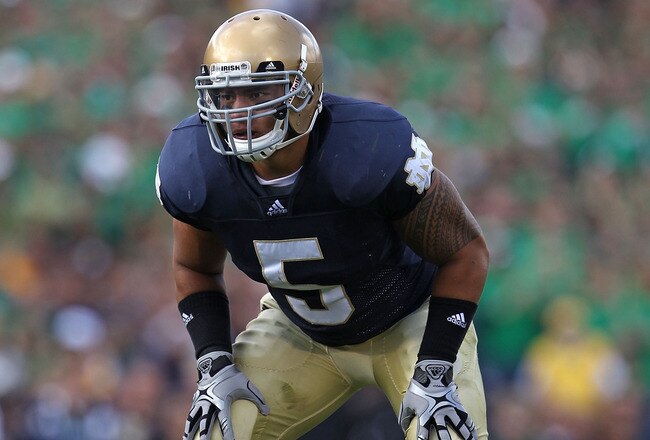 SOUTH BEND, IN - SEPTEMBER 04: Manti Te'o #5 of the Notre Dame Fighting Irish awaits the start of play against the Purdue Boilermakers at Notre Dame Stadium on September 4, 2010 in South Bend, Indiana. Notre Dame defeated Purdue 23-12. (Photo by Jonathan Daniel/Getty Images)
