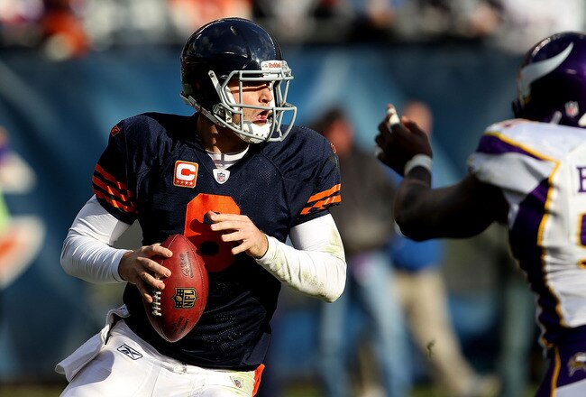 CHICAGO - NOVEMBER 14: Jay Cutler #6 of the Chicago Bears drops back to look for a receiver against the Minnesota Vikings at Soldier Field on November 14, 2010 in Chicago, Illinois. The Bears defeated the Vikings 27-13. (Photo by Jonathan Daniel/Getty Images)