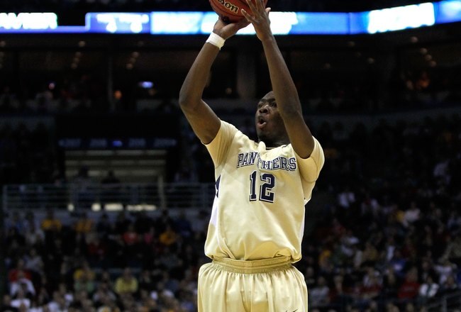 MILWAUKEE - MARCH 21:  Ashton Gibbs #12 of the Pittsburgh Panthers shoots against the Xavier Musketeers during the second round of the 2010 NCAA men's basketball tournament at the Bradley Center on March 21, 2010 in Milwaukee, Wisconsin.  (Photo by Jonathan Daniel/Getty Images)