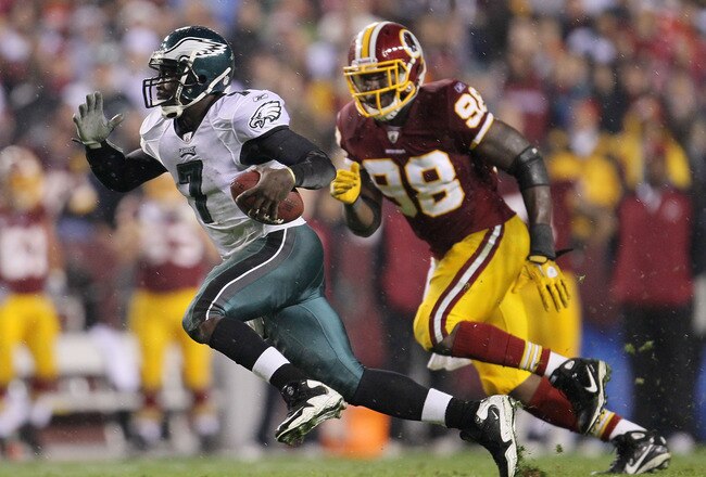 LANDOVER, MD - NOVEMBER 15:  Michael Vick #7 of the Philadelphia Eagles makes a break past Brian Orakpo #98 of the Washington Redskins on November 15, 2010 at FedExField in Landover, Maryland.  (Photo by Chris McGrath/Getty Images)