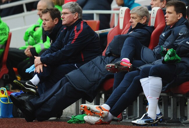 LONDON, ENGLAND - NOVEMBER 20:  Arsenal manager Arsene Wenger looks onl during the Barclays Premier League match between Arsenal and Tottenham Hotspur at the Emirates Stadium on November 20, 2010 in London, England.  (Photo by Mike Hewitt/Getty Images)