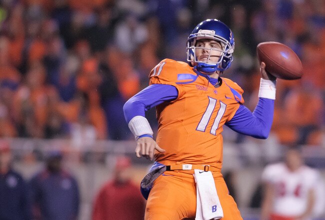 BOISE, ID - NOVEMBER 19:  Kellen Moore #11 of the Boise State Broncos passes against the Fresno State Bulldogs at Bronco Stadium on November 19, 2010 in Boise, Idaho.  (Photo by Otto Kitsinger III/Getty Images)