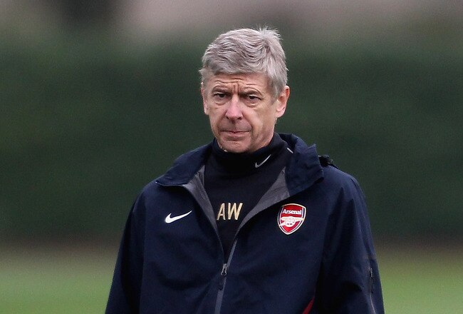 ST ALBANS, ENGLAND - NOVEMBER 22: Arsneal manager Arsene Wenger during Arsenal training ahead of their UEFA Champions League match against Braga at London Colney on November 22, 2010 in St Albans, England.  (Photo by Scott Heavey/Getty Images)
