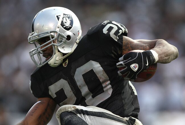 OAKLAND, CA - NOVEMBER 07:  Darren McFadden #20 of the Oakland Raiders runs against the Kansas City Chiefs during an NFL game at Oakland-Alameda County Coliseum on November 7, 2010 in Oakland, California.  (Photo by Jed Jacobsohn/Getty Images)