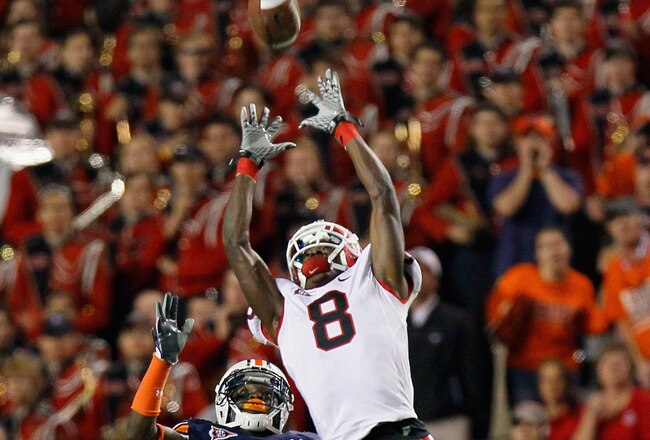 AUBURN, AL - NOVEMBER 13:  A.J. Green #8 of the Georgia Bulldogs fails to pull in this reception against Richard Samuel #22 of the Auburn Tigers at Jordan-Hare Stadium on November 13, 2010 in Auburn, Alabama.  (Photo by Kevin C. Cox/Getty Images)
