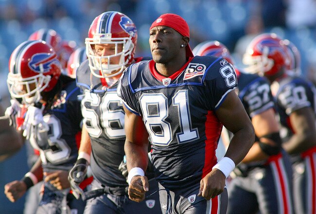 ORCHARD PARK, NY - SEPTEMBER 03: Terrell Owens #81 of the Buffalo Bills runs onto the field prior a preseason game against the Detroit Lions at Ralph Wilson Stadium on September 3, 2009 in Orchard Park, New York.  (Photo by Rick Stewart/Getty Images)