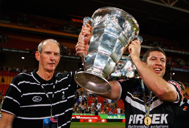 BRISBANE, AUSTRALIA - NOVEMBER 22:  (L-R) Assistant Kiwis coach Wayne Bennett and Kiwis captain Nathan Cayless hold aloft the world cup trophy after winning the 2008 Rugby League World Cup Final match between the Australian Kangaroos and the New Zealand Kiwis at Suncorp Stadium on November 22, 2008 in Brisbane, Australia.  (Photo by Cameron Spencer/Getty Images)