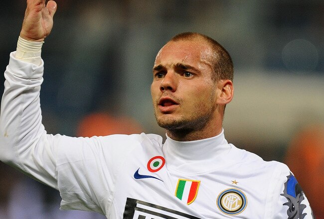 GENOA, ITALY - OCTOBER 29: Wesley Sneijder of FC Internazionale Milano reacts during the Serie A match between Genoa CFC  and FC Inter Milan at Stadio Luigi Ferraris on October 29, 2010 in Genoa, Italy.  (Photo by Massimo Cebrelli/Getty Images)