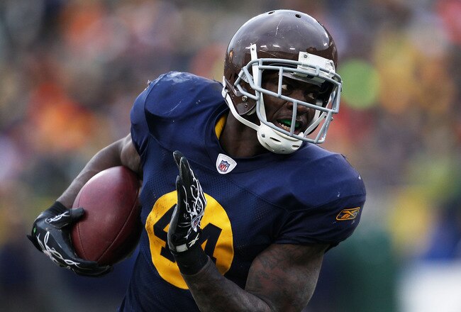 GREEN BAY, WI - DECEMBER 05: James Starks #44 of the Green Bay Packers runs against the San Francisco 49ers at Lambeau Field on December 5, 2010 in Green Bay, Wisconsin. The Packers defeated the 49ers 34-16. (Photo by Jonathan Daniel/Getty Images)