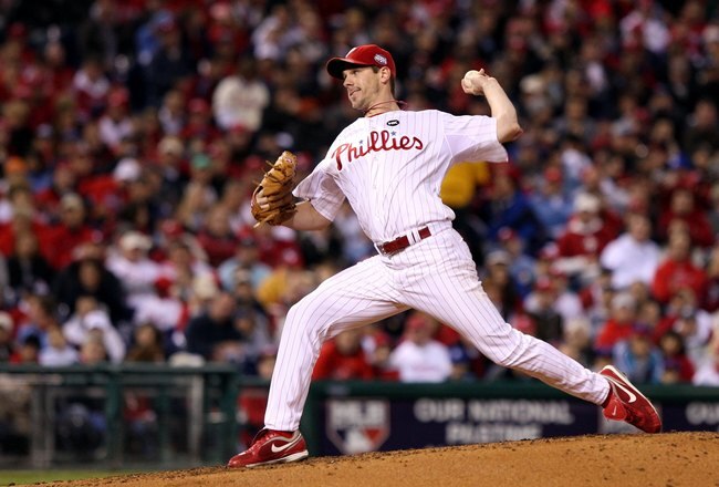 PHILADELPHIA - NOVEMBER 02:  Starting pitcher Cliff Lee #34 of the Philadelphia Phillies throws a pitch against the New York Yankees in Game Five of the 2009 MLB World Series at Citizens Bank Park on November 2, 2009 in Philadelphia, Pennsylvania. The Phillies won 8-6.  (Photo by Jed Jacobsohn/Getty Images)