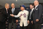 NEW YORK - NOVEMBER 23: Fred Wilpon, General Manager Sandy Alderson,  New York Mets new manager Terry Collins, Jeff Wilpon and Saul Katz pose for pictures during a press conference  at Citi Field on November 23, 2010 in the Flushing neighborhood, of the Queens borough of New York City.  (Photo by Chris McGrath/Getty Images)