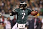 PHILADELPHIA, PA - DECEMBER 02:  Michael Vick #7 of the Philadelphia Eagles throws a pass against the Houston Texans at Lincoln Financial Field on December 2, 2010 in Philadelphia, Pennsylvania.  (Photo by Al Bello/Getty Images)
