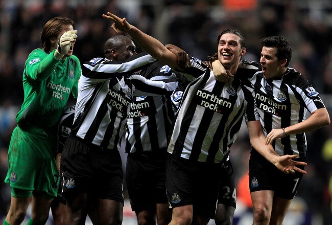 NEWCASTLE UPON TYNE, ENGLAND - DECEMBER 11:  Andy Carroll of Newcastle United celebrates scoring his team's third goal with his team mates during the Barclays Premier League match between Newcastle United and Liverpool at St James' Park on December 11, 2010 in Newcastle, England.  (Photo by Mark Thompson/Getty Images)