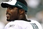 PHILADELPHIA, PA - AUGUST 27:  Michael Vick #7 of the Philadelphia Eagles smiles during the end of the preseason game against the Jacksonville Jaguars at Lincoln Financial Field on August 27, 2009 in Philadelphia, Pennsylvania.  (Photo by Jim McIsaac/Getty Images)