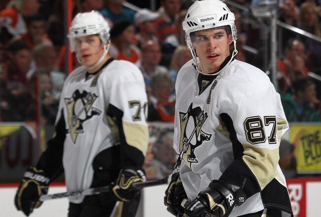 PHILADELPHIA - OCTOBER 16:  (L-R) Evgeni Malkin #71 and Sidney Crosby #87 of the Pittsburgh Penguins skate against the Philadelphia Flyers at the Wells Fargo Center on October 16, 2010 in Philadelphia, Pennsylvania.  (Photo by Bruce Bennett/Getty Images)