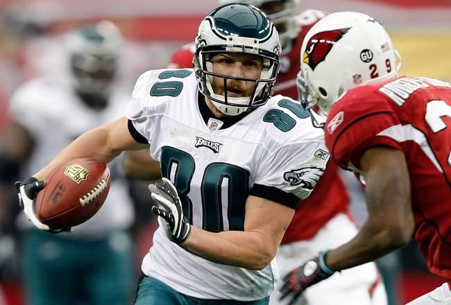 GLENDALE, AZ - JANUARY 18:  Wide receiver Kevin Curtis #80 of the Philadelphia Eagles runs after making a catch as he runs at cornerback Dominique Rodgers-Cromartie #29 of the Arizona Cardinals during the NFC championship game on January 18, 2009 at University of Phoenix Stadium in Glendale, Arizona.  (Photo by Jamie Squire/Getty Images)