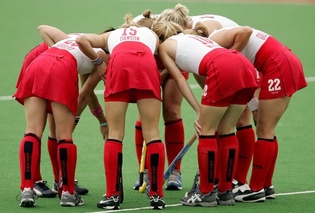 MELBOURNE, AUSTRALIA - MARCH 17:  The English team gathers in a huddle during the Women's Hockey match between England and Canada during Day 2 of the Melbourne 2006 Commonwealth Games at the State Netball Hockey Centre March 17, 2006 in Melbourne, Australia.  (Photo by Kristian Dowling/Getty Images)