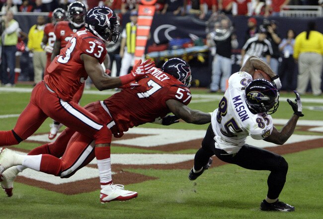 HOUSTON, TX - DECEMBER 13:  Wide receiver Derrick Mason #85 of the Baltimore Ravens scores in the first half against the Houston Texans as linebacker Kevin Bentley #57 and Troy Nolan #33 of the Houston Texans are late defending at Reliant Stadium on December 13, 2010 in Houston, Texas.  (Photo by Bob Levey/Getty Images)
