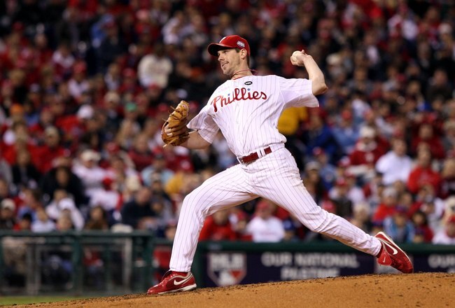PHILADELPHIA - NOVEMBER 02:  Starting pitcher Cliff Lee #34 of the Philadelphia Phillies throws a pitch against the New York Yankees in Game Five of the 2009 MLB World Series at Citizens Bank Park on November 2, 2009 in Philadelphia, Pennsylvania. The Phillies won 8-6.  (Photo by Jed Jacobsohn/Getty Images)