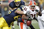 ANN ARBOR, MI - NOVEMBER 06:  Jason Ford #21 of the Illinois Fighting Illini fumbles while being tackled by Craig Roh #88 of the Michigan Wolverines at Michigan Stadium on November 6, 2010 in Ann Arbor, Michigan.  (Photo by Gregory Shamus/Getty Images)