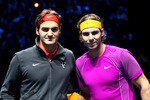 LONDON, ENGLAND - NOVEMBER 28:  Roger Federer of Switzerland (L) and Rafael Nadal of Spain (R) pose on court before their men's final during the ATP World Tour Finals at O2 Arena on November 28, 2010 in London, England.  (Photo by Julian Finney/Getty Images)
