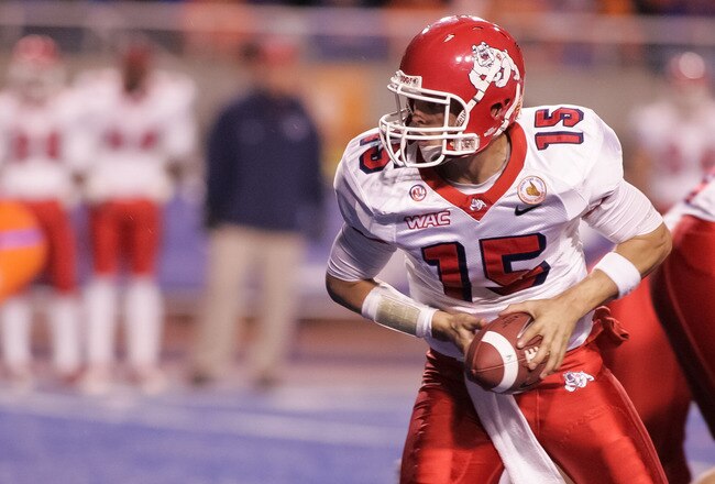 BOISE, ID - NOVEMBER 19:  Ryan Colburn #15 of the Fresno State Bulldogs looks for the handoff against the Boise State Broncos at Bronco Stadium on November 19, 2010 in Boise, Idaho.  (Photo by Otto Kitsinger III/Getty Images)