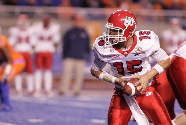 BOISE, ID - NOVEMBER 19:  Ryan Colburn #15 of the Fresno State Bulldogs looks for the handoff against the Boise State Broncos at Bronco Stadium on November 19, 2010 in Boise, Idaho.  (Photo by Otto Kitsinger III/Getty Images)