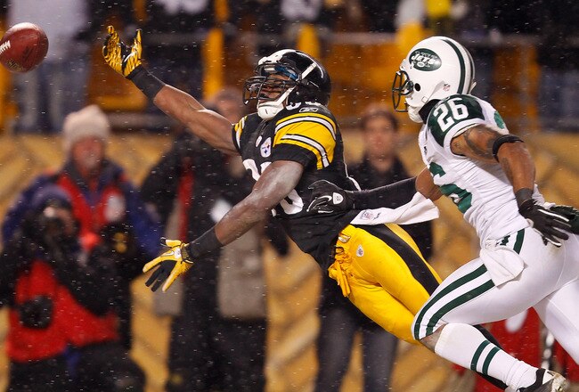PITTSBURGH - DECEMBER 19:  Emmanuel Sanders #88 of the Pittsburgh Steelers misses a catch in the endzone in front of Dwight Lowery #26 of the New York Jets in the fourth quarter during the game on December 19, 2010 at Heinz Field in Pittsburgh, Pennsylvania.  (Photo by Jared Wickerham/Getty Images)
