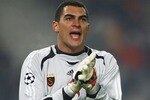 ISTANBUL, TURKEY - DECEMBER 05:  Faryd Mondragon of  Galatasaray in action during the UEFA Champions League group C match between Galatasaray and Liverpool at the Ataturk stadium on December 5, 2006 in Istanbul, Turkey  (Photo by Mark Thompson/Getty Images)