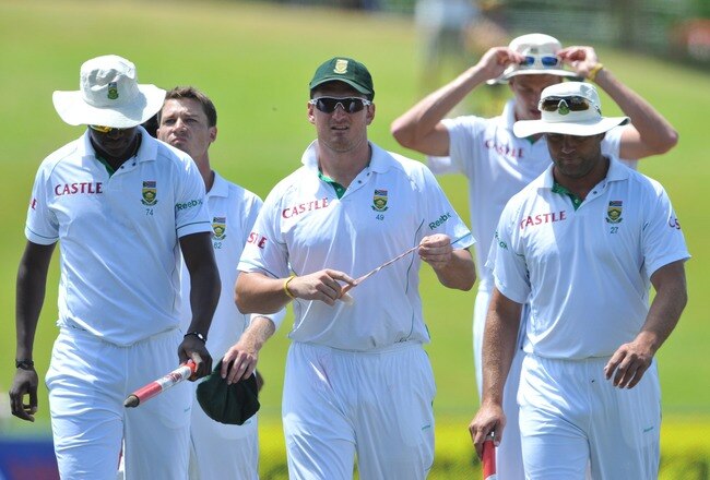 CENTURION, SOUTH AFRICA - DECEMBER 20: South Africa celebrates after winning by an innings and 25 runs during day 5 of the 1st Test match between South Africa and India at SuperSport Park on December 20, 2010 in Centurion, South Africa  (Photo by Duif du Toit/Gallo Images/Getty Images)