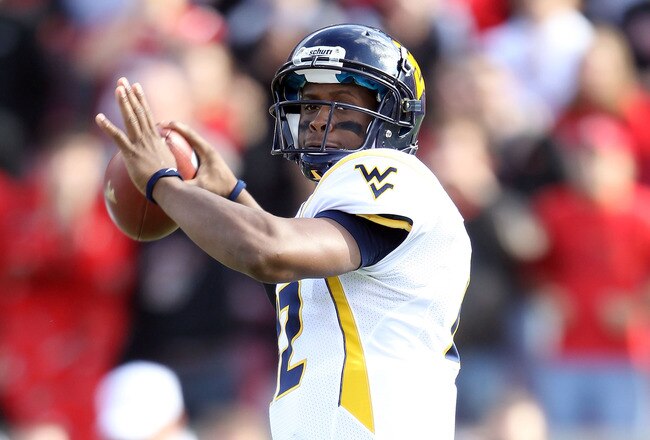 LOUISVILLE, KY - NOVEMBER 20:  Geno Smith#12 of the West Virginia Mountaineers throws a pass during the Big East Conference game against the Louisville Cardinals at Papa John's Cardinal Stadium on November 20, 2010 in Louisville, Kentucky.  (Photo by Andy Lyons/Getty Images)