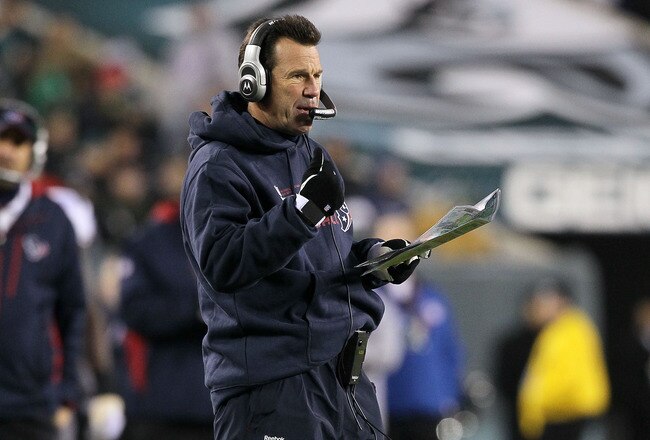 PHILADELPHIA, PA - DECEMBER 02:  Head coach Gary Kubiak of the Houston Texans coaches against the Philadelphia Eagles at Lincoln Financial Field on December 2, 2010 in Philadelphia, Pennsylvania.  (Photo by Jim McIsaac/Getty Images)