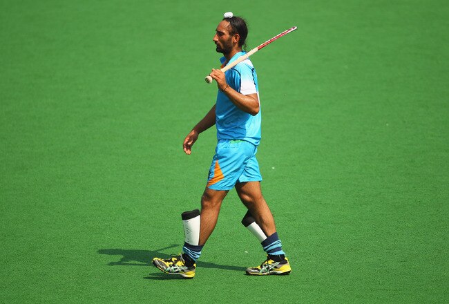 DELHI, INDIA - OCTOBER 14:  Sardar Singh of India leaves the field looking dejected after losing the Men's Gold medal match between Australia and India at the Major Dhyan Chand National Stadium during day eleven of the Delhi 2010 Commonwealth Games on October 14, 2010 in Delhi, India.  (Photo by Mark Kolbe/Getty Images)