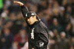 Ozzie-guillen-bobby-jenks-288x300_crop_150x100