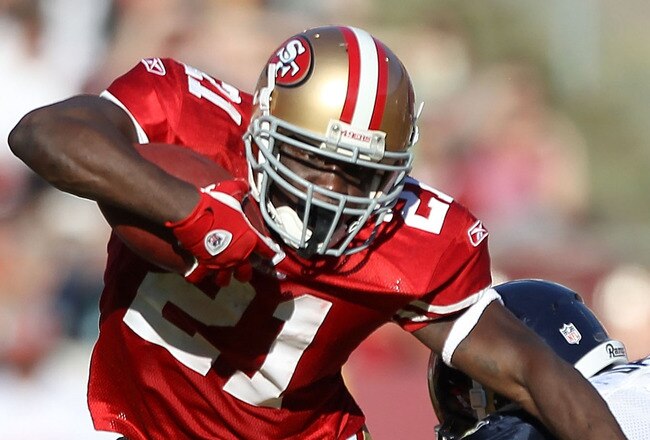 SAN FRANCISCO - NOVEMBER 14:  Frank Groe #21 of the San Francisco 49ers in action against the St. Louis Rams at Candlestick Park on November 14, 2010 in San Francisco, California.  (Photo by Ezra Shaw/Getty Images)