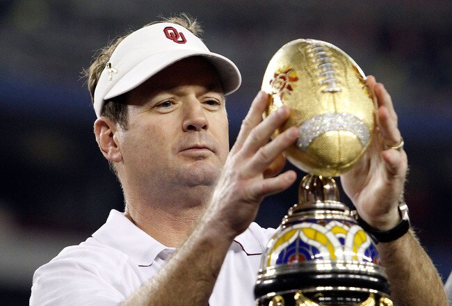 GLENDALE, AZ - JANUARY 01:  Head coach Bob Stoops of the Sooners celebrates the 48-20 victory against the Connecticut Huskies during the Tostitos Fiesta Bowl at the Universtity of Phoenix Stadium on January 1, 2011 in Glendale, Arizona.  (Photo by Tom Pennington/Getty Images)
