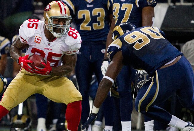 ST. LOUIS, MO - DECEMBER 26: Vernon Davis #85 of the San Francisco 49ers looks to get up field against the St. Louis Rams at the Edward Jones Dome on December 26, 2010 in St. Louis, Missouri. The Rams beat the 49ers 25-17. (Photo by Dilip Vishwanat/Getty Images)